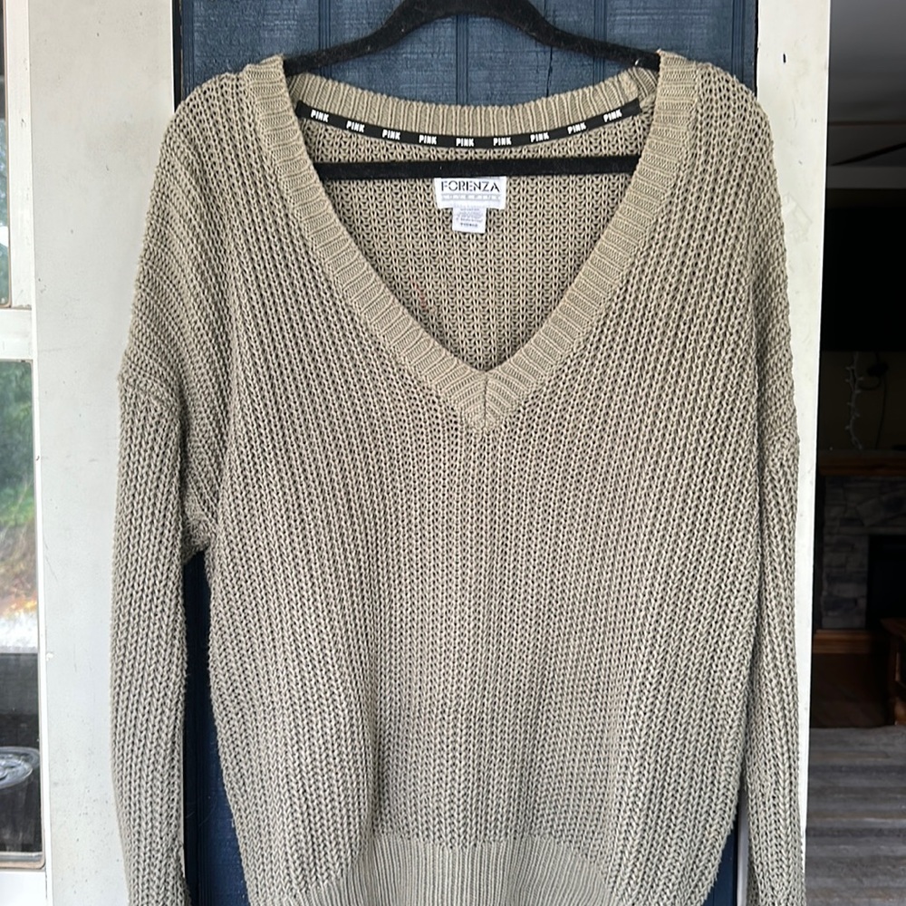 Forenza love pink vneck sweater